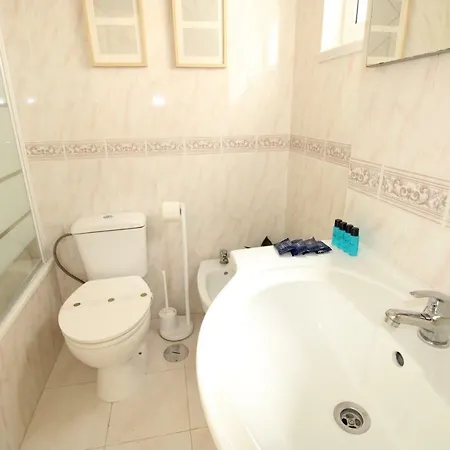 Nas Olaias A 5 Minutos Da Faculdade Isel E Ist * Lissabon